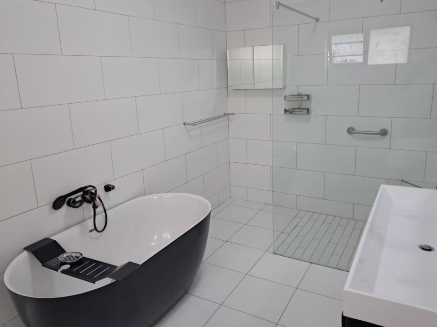 To Let 2 Bedroom Property for Rent in Kwelera Eastern Cape